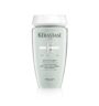 Bain divalent Kérastase, shampooing équilibrant pour racines grasses et longueurs sensibilisées qui purifie et apporte du volume.