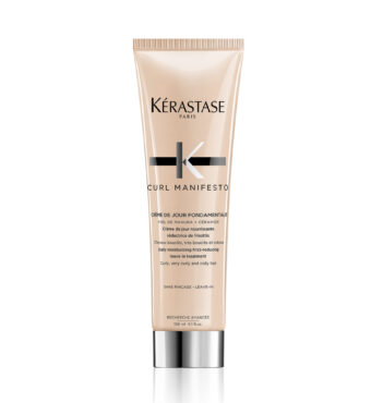 Creme de jour fondamentale Curl Manifesto Kérastase, soin nourrissant pour cheveux bouclés qui hydrate, protège et contrôle les frisottis.