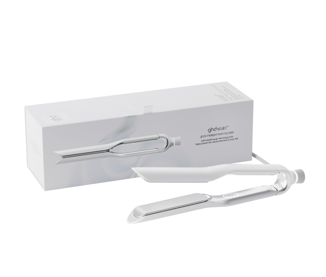 Lisseur GHD Sculpt pour se coiffer à la perfection sans endommager ses cheveux.